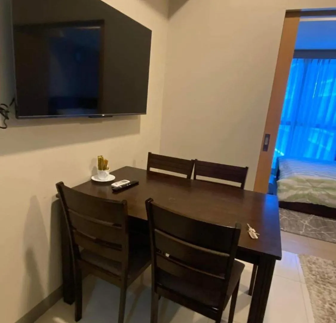 Aparthotel Uptown Park Suites Tower 1 Unit 8I Taguig