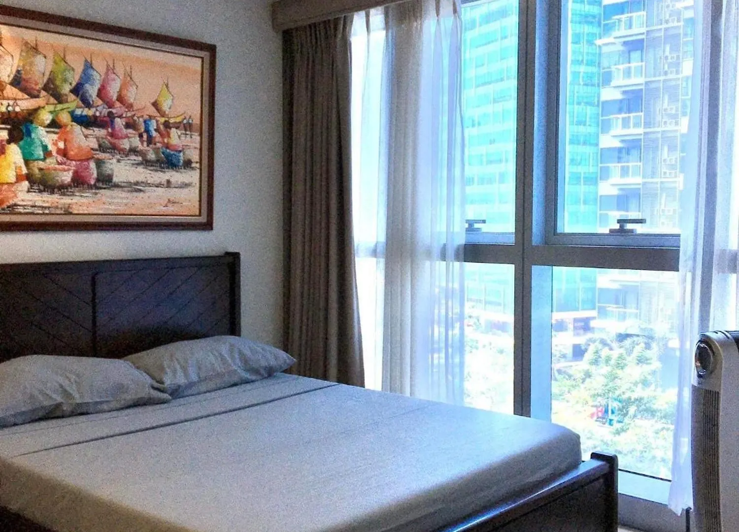 Uptown Park Suites Tower 1 Unit 8I Taguig