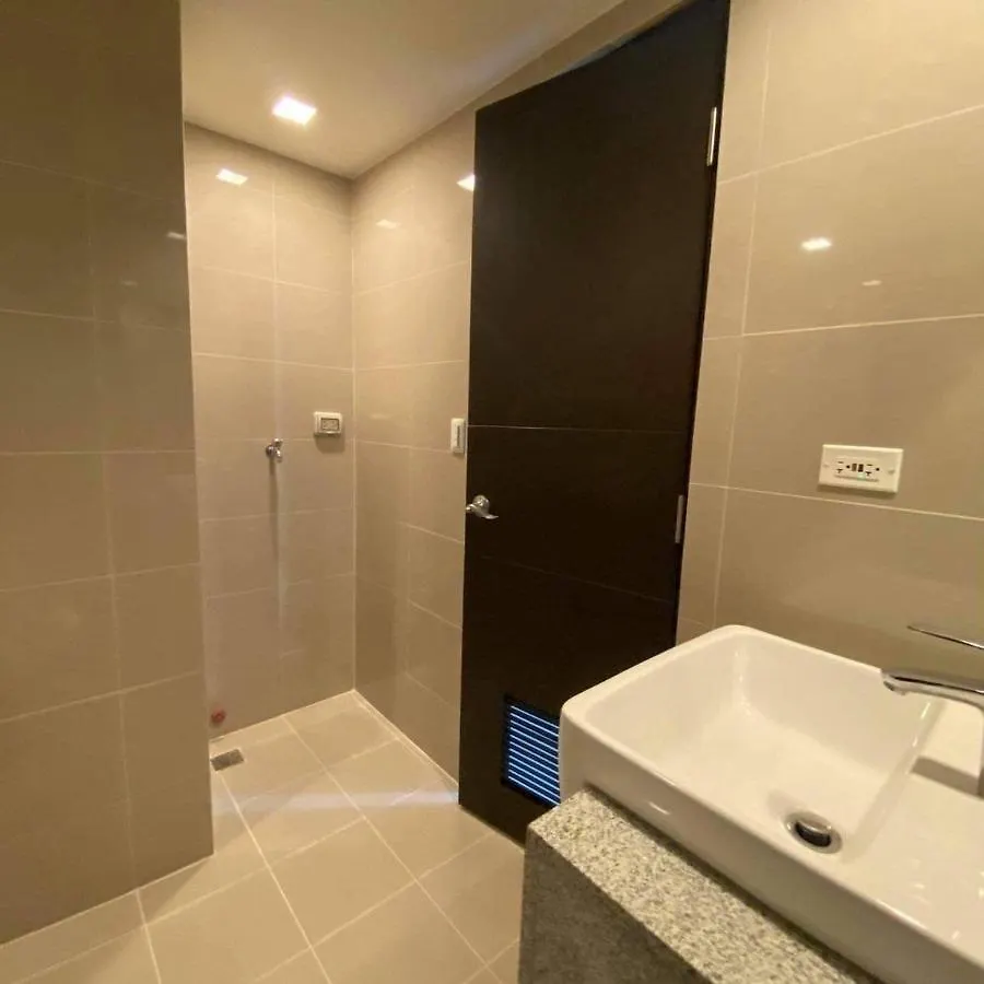 Uptown Park Suites Tower 1 Unit 8I Taguig 0*,  Philippines