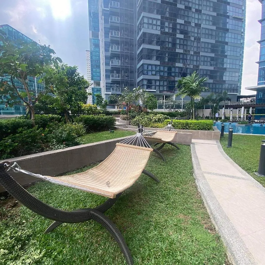 Uptown Park Suites Tower 1 Unit 8I Taguig