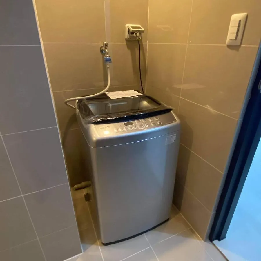 Uptown Park Suites Tower 1 Unit 8I Taguig