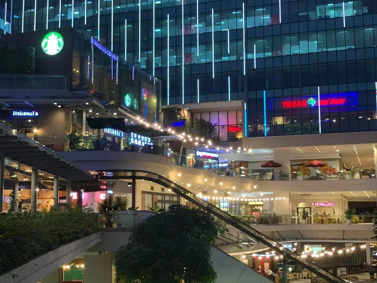 Uptown Park Suites Tower 1 Unit 8I Taguig 0*,  Filipinas